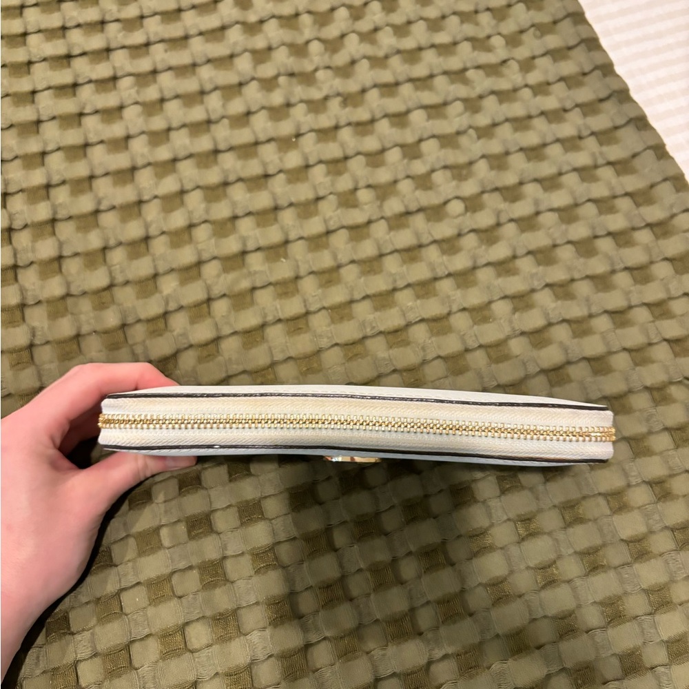 Michael Kors White and Gold Zip-Around Wallet - Picture 7 of 8